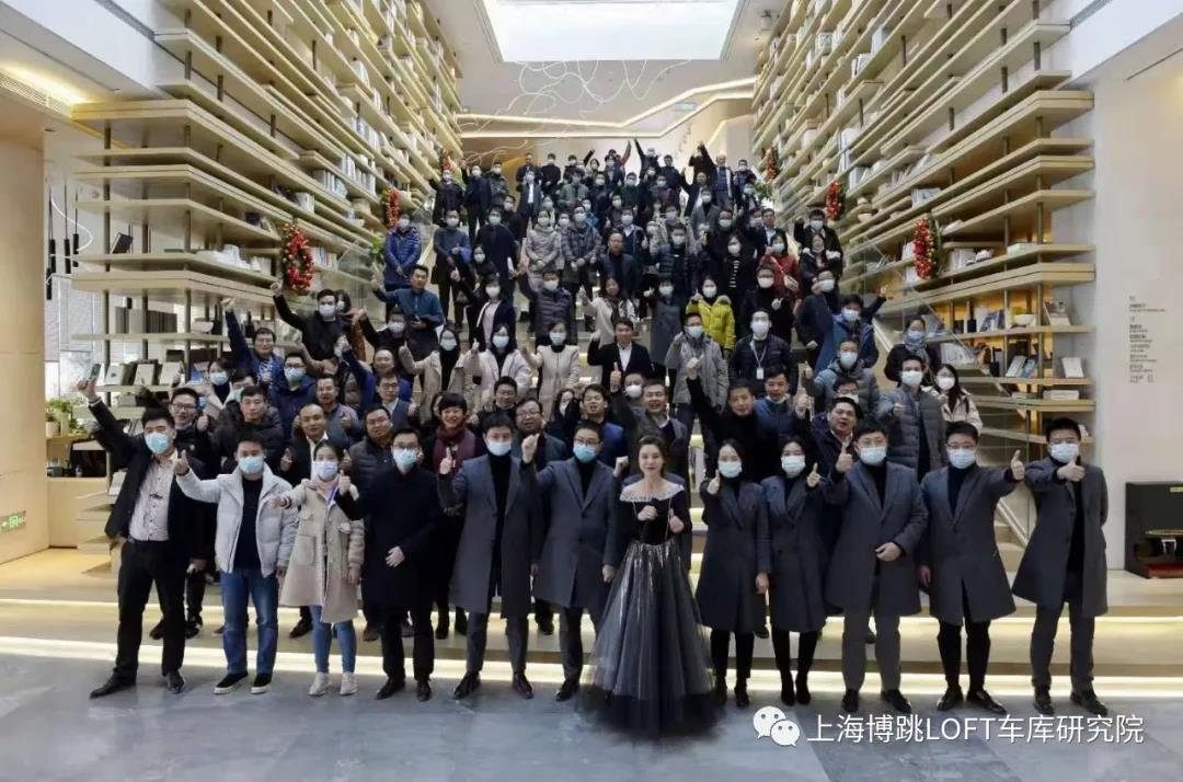 开州全国一百多人在华侨城汉口道6号参观研讨LOFT专利车库技术！